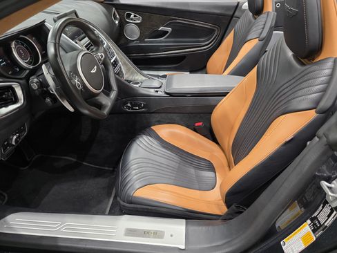 Used 2022 Aston Martin DB11 Volante RWD image 25