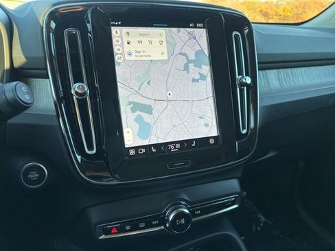 Certified 2025 Volvo XC40 B5 Plus image 22