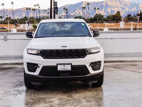 New 2025 Jeep Grand Cherokee Altitude image 3