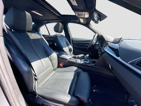 Used 2018 BMW 330i xDrive Sedan w/ Premium Package AWD/4WD image 14