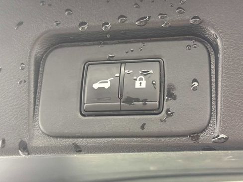 Used 2024 Nissan Rogue SV image 17