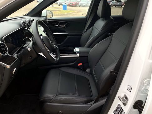 Used 2025 Mercedes-Benz GLC 300 image 10