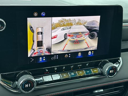 Used 2025 Chevrolet Colorado Z71 w/ Technology Package image 23