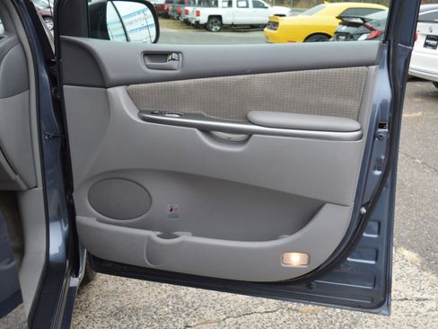 Used 2009 Toyota Sienna LE image 31