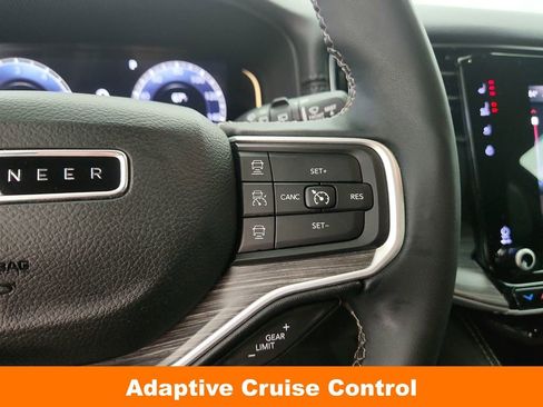 Used 2024 Jeep Wagoneer L Series II w/ Flexible Seating Group AWD/4WD image 22
