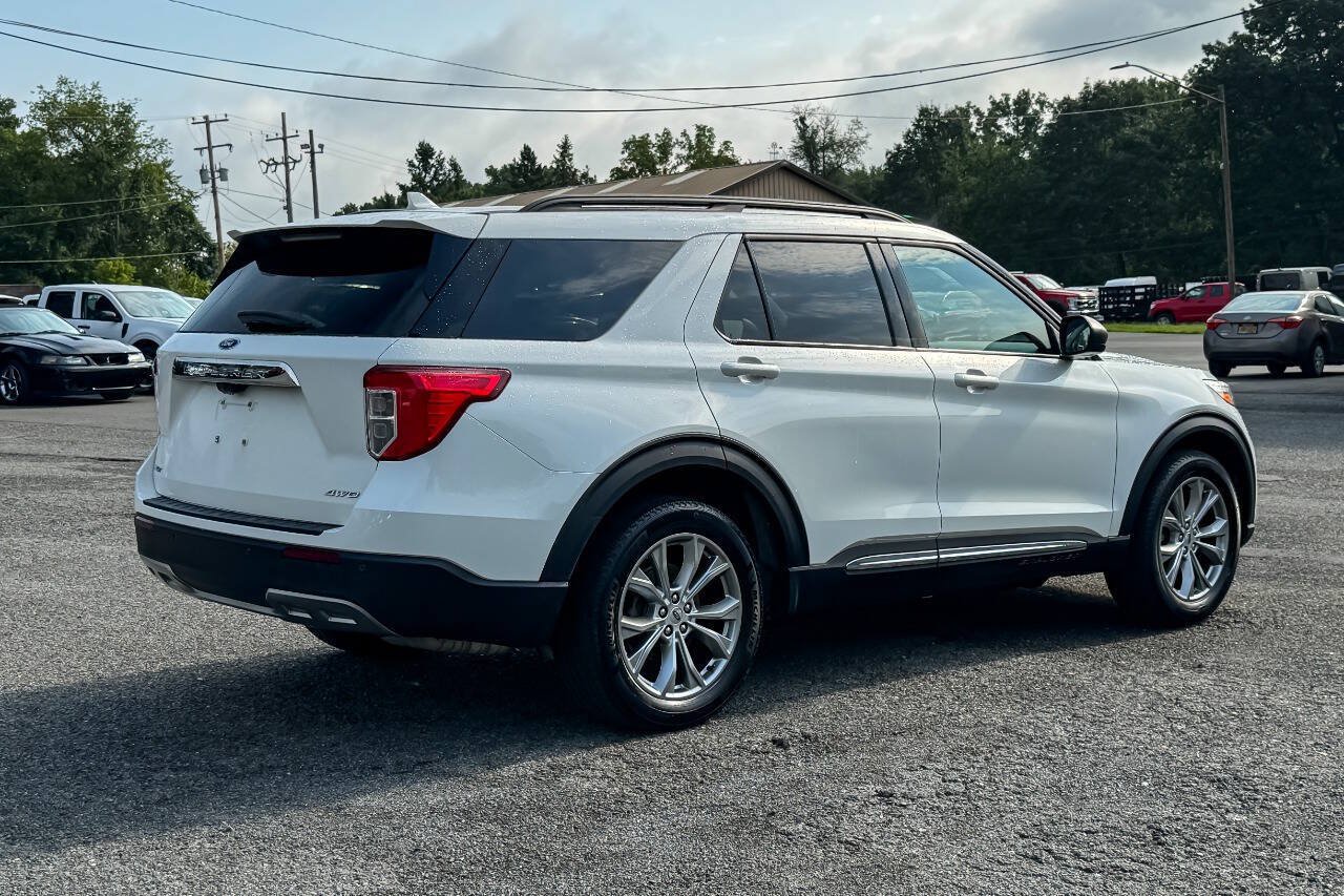 Used 2023 Ford Explorer XLT w/ Equipment Group 202A AWD/4WD image 3