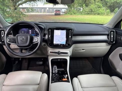 Used 2023 Volvo XC40 B5 Ultimate w/ Protection Package Premier AWD/4WD image 3
