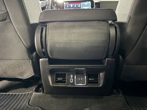 Used 2022 GMC Sierra 1500 SLE image 32