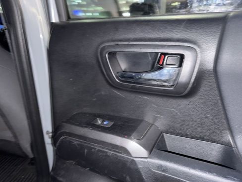 Used 2019 Toyota Tacoma TRD Off-Road image 34