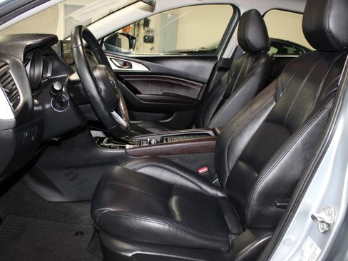 Used 2017 MAZDA MAZDA3 Touring w/ Popular Equipment Package FWD image 23