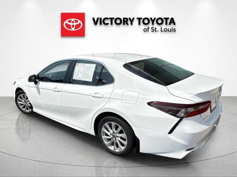 Used 2023 Toyota Camry SE FWD image 5