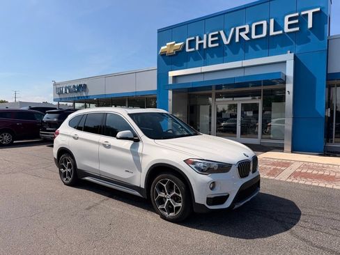 Used 2017 BMW X1 xDrive28i AWD/4WD image 1