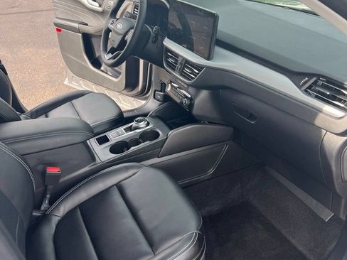 Used 2024 Ford Escape Platinum AWD/4WD image 10