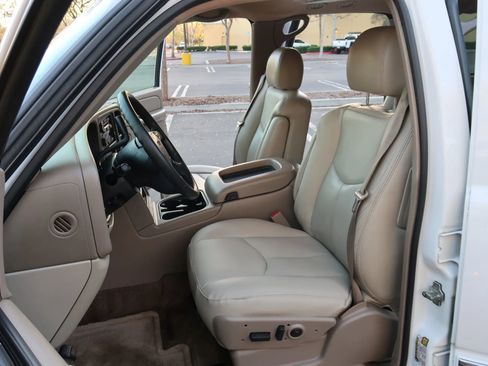 Used 2004 GMC Yukon XL SLT w/ Preferred Equipment Group image 14