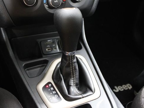 Used 2018 Jeep Cherokee Latitude image 45