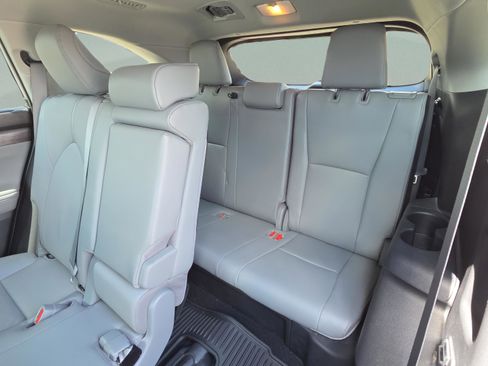 Used 2022 Toyota Highlander Limited AWD/4WD image 13