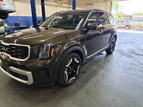 Certified 2025 Kia Telluride S AWD/4WD image 6