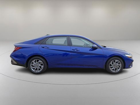 Used 2024 Hyundai Elantra SEL FWD image 12