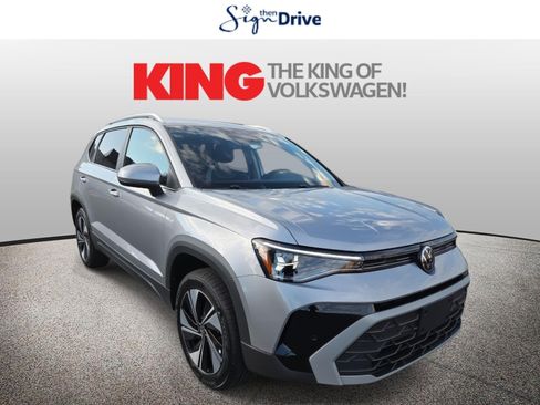 New 2025 Volkswagen Taos SE image 1