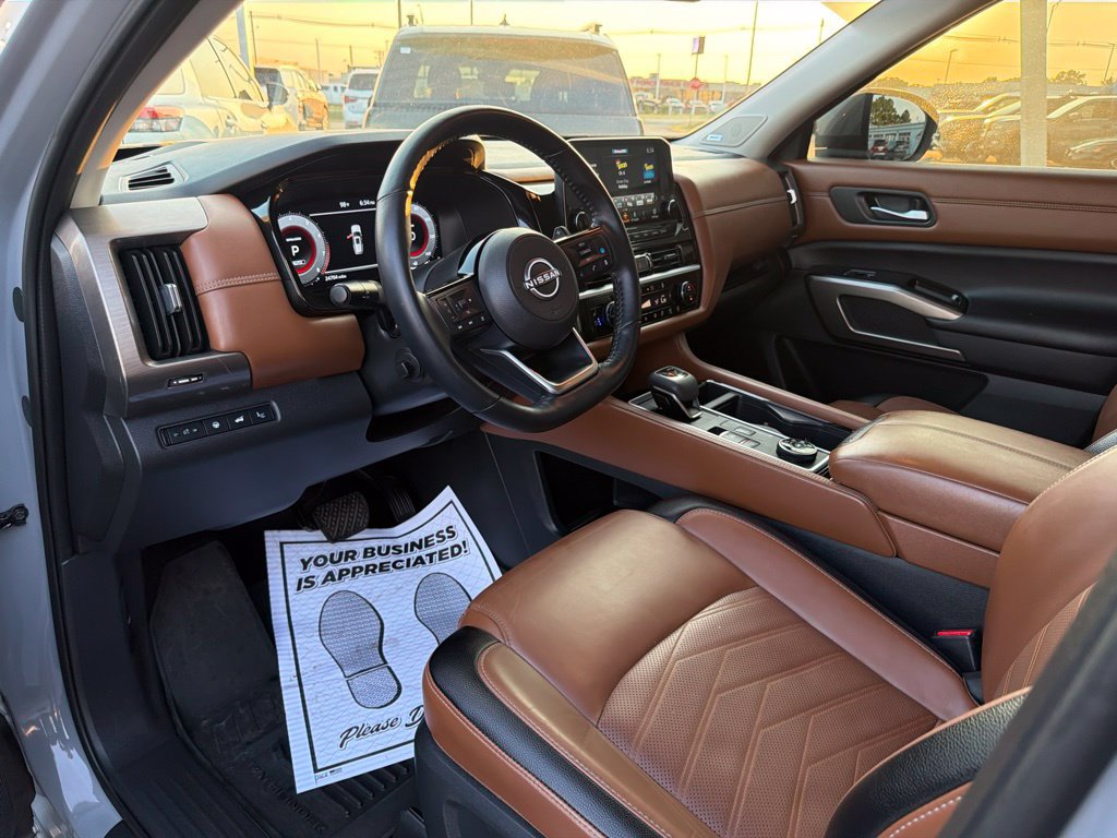 Used 2024 Nissan Pathfinder Platinum AWD/4WD image 13