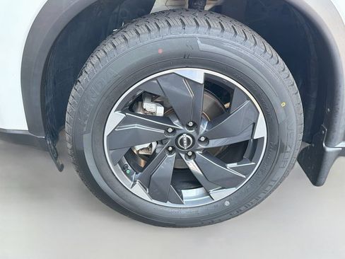 Used 2024 Nissan Rogue SV w/ SV Premium Package FWD image 31
