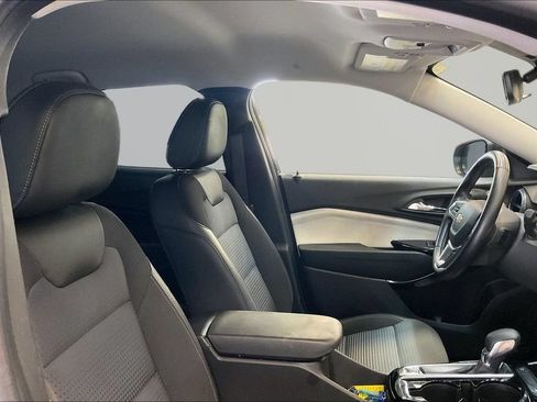 Used 2024 Chevrolet Trax LT w/ Driver Confidence Package FWD image 27