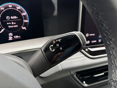 New 2026 Volkswagen Tiguan SE R-Line FWD image 15