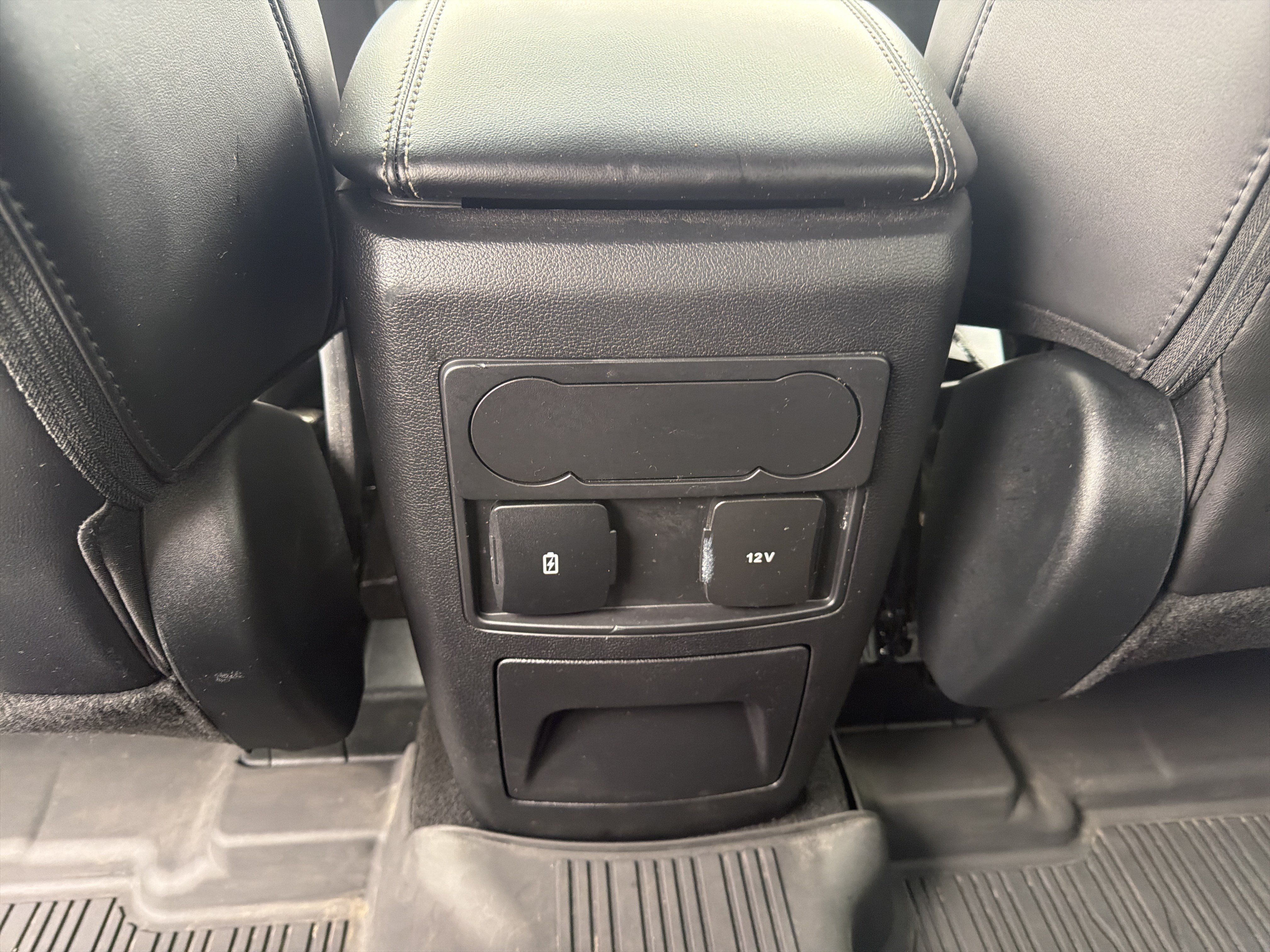 Used 2024 Ford Explorer XLT w/ Equipment Group 202A AWD/4WD image 26