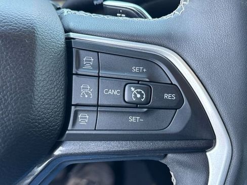Used 2023 Jeep Grand Cherokee L Laredo AWD/4WD image 20