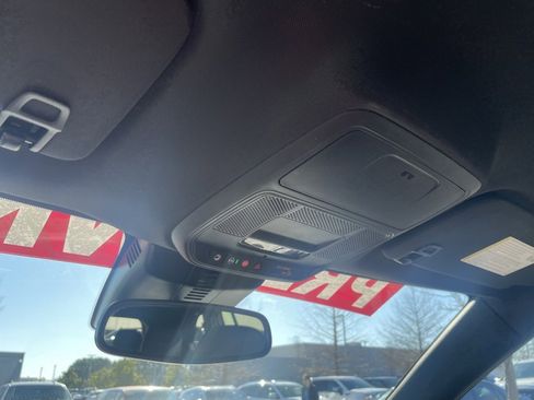 Used 2025 Buick Enclave Sport Touring image 19