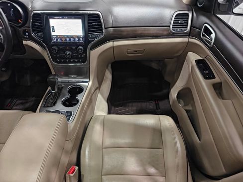 Used 2018 Jeep Grand Cherokee Overland AWD/4WD image 25
