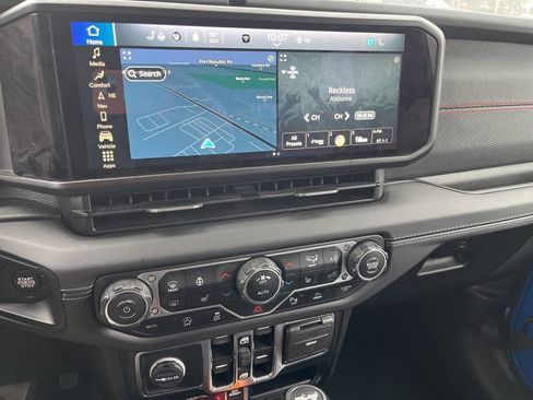 Used 2024 Jeep Wrangler Unlimited Rubicon image 15