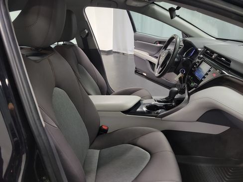 Used 2019 Toyota Camry LE FWD image 30