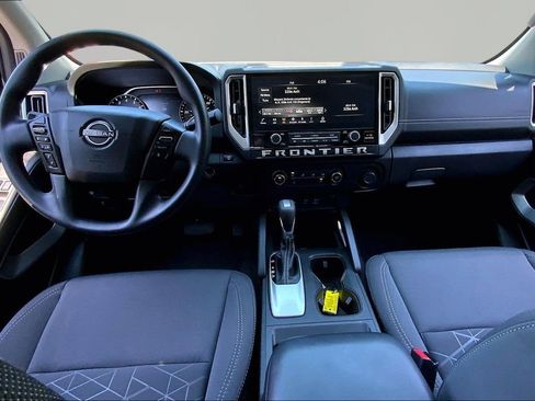 Used 2025 Nissan Frontier SV RWD image 7