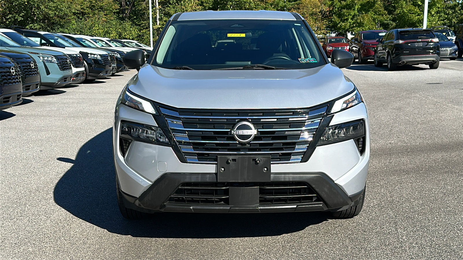Used 2024 Nissan Rogue S AWD/4WD image 3