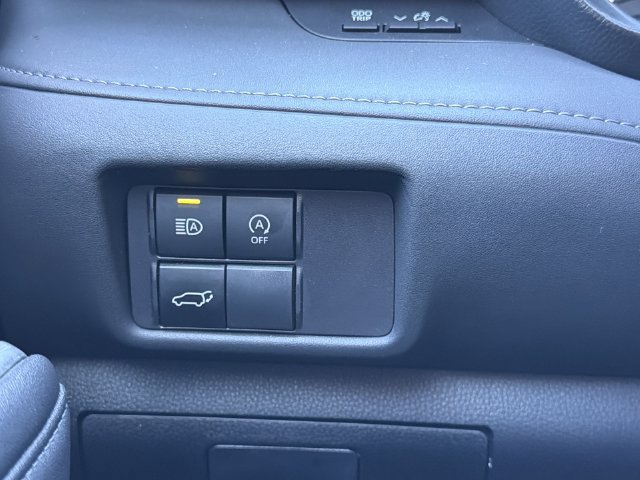 Used 2023 Toyota Highlander XLE AWD/4WD image 31