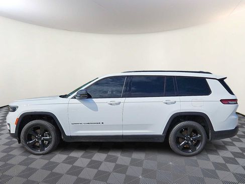 Used 2025 Jeep Grand Cherokee L Limited w/ Black Appearance Package AWD/4WD image 7