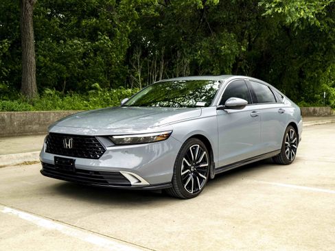 Used 2025 Honda Accord Touring image 5