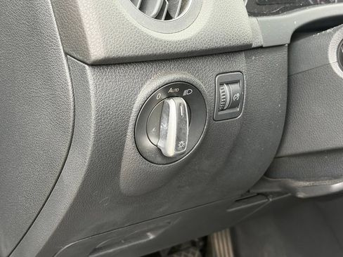 Used 2016 Volkswagen Tiguan S FWD image 8