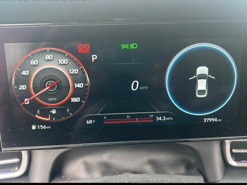 Used 2022 Hyundai Elantra Limited w/ Preferred Accessory Package FWD image 4