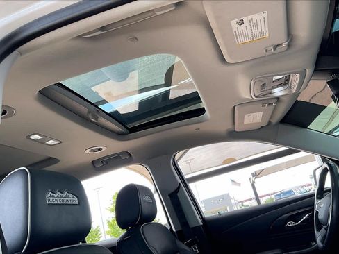 Used 2021 Chevrolet Traverse High Country FWD image 13