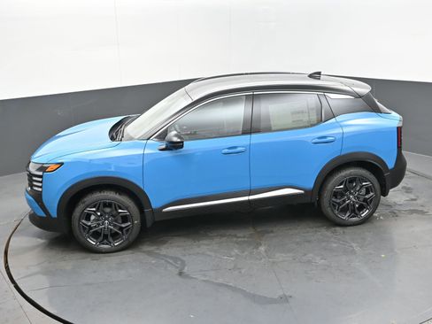 Certified 2025 Nissan Kicks SR image 33