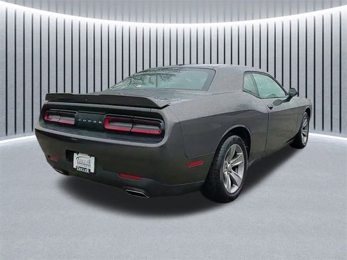 Used 2019 Dodge Challenger SXT image 3