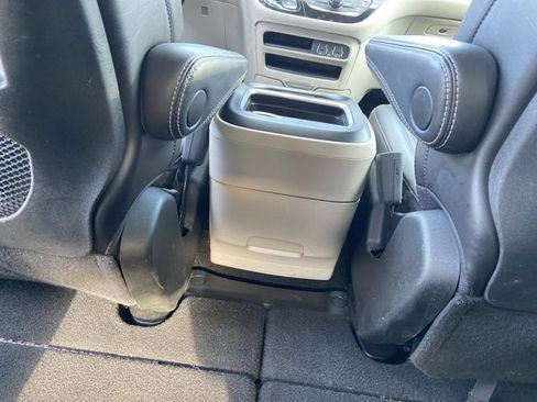 Used 2023 Chrysler Pacifica Touring-L FWD image 48