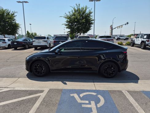 Used 2024 Tesla Model Y Long Range AWD/4WD image 10