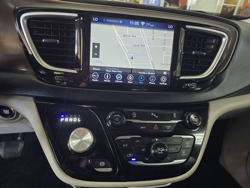 Used 2018 Chrysler Pacifica Touring Plus w/ Tire & Wheel Group image 26