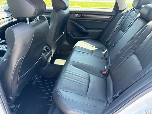 Used 2018 Honda Accord Touring image 11