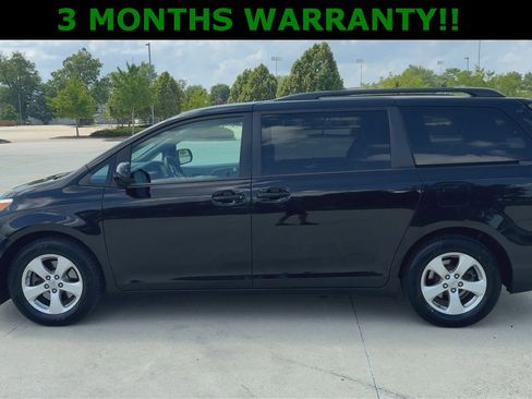 Used 2017 Toyota Sienna LE image 5