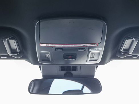 Used 2025 Toyota Camry SE image 18