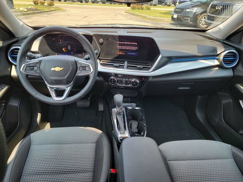 Used 2024 Chevrolet Trax LT w/ Driver Confidence Package FWD image 11